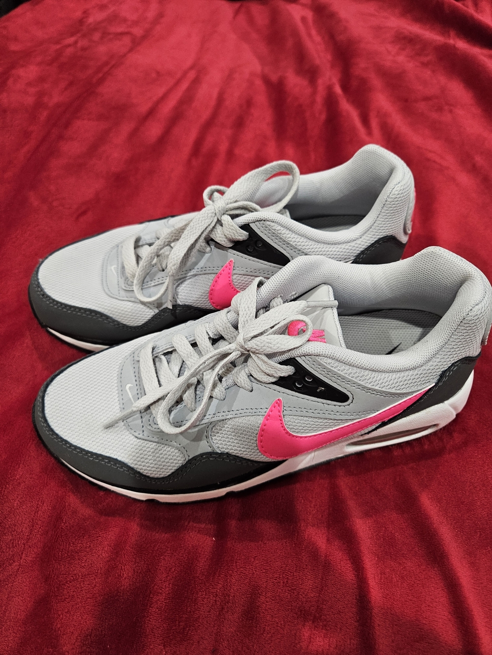 Nike Women’s Light Gray Sneakers with Hot Pink Swoosh